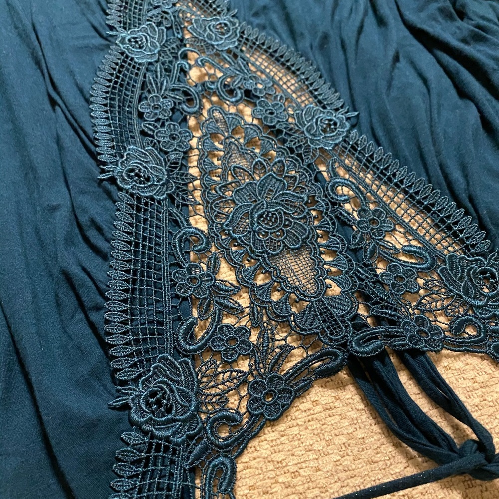 Gorgeous lace appliqué turquoise open back dress - Picture 2 of 4